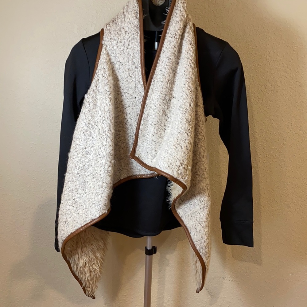 Love Tree Open Front Sherpa Vest With Pockets